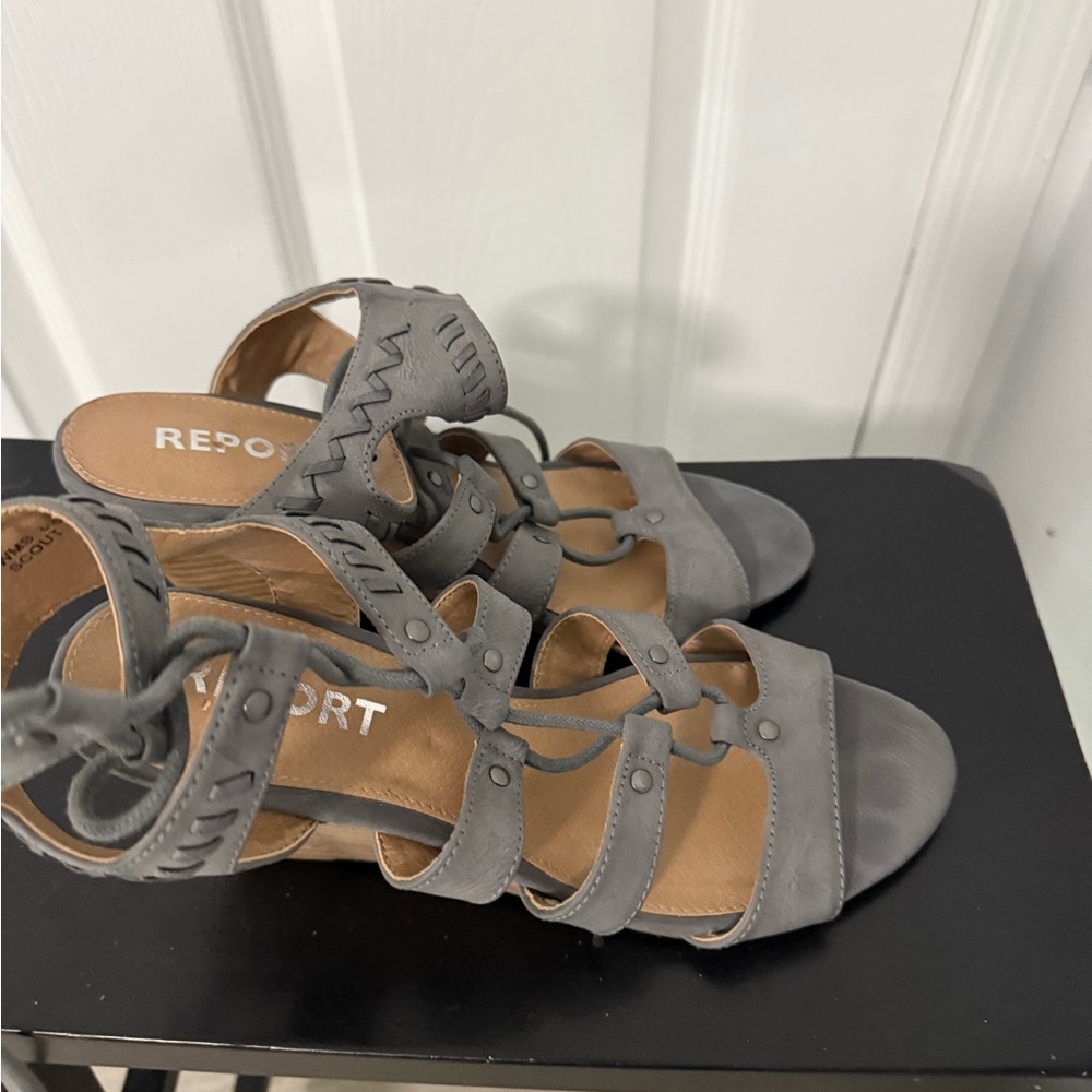 Report Women's Strappy Gray Sandals